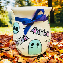 Load image into Gallery viewer, Batty Boo! Tea light Warmer
