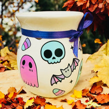 Load image into Gallery viewer, Batty Boo! Tea light Warmer
