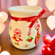 Load image into Gallery viewer, Tea Light Warmer Strawberry Shortcake
